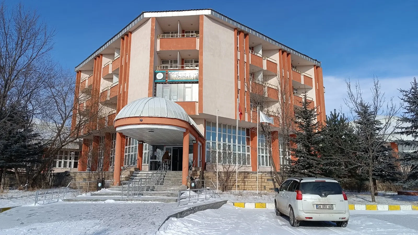 Kafkas Üniversitesi Rektörlüğü Konukevi - Fotoğraf 1